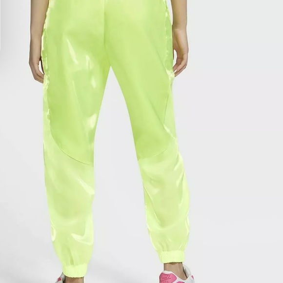 Nike Air sheer woven jogger size XL in Volt - Picture 4 of 10